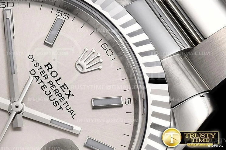 1102 ComfortFit R2DJ0257A – DJ2 41mm 658